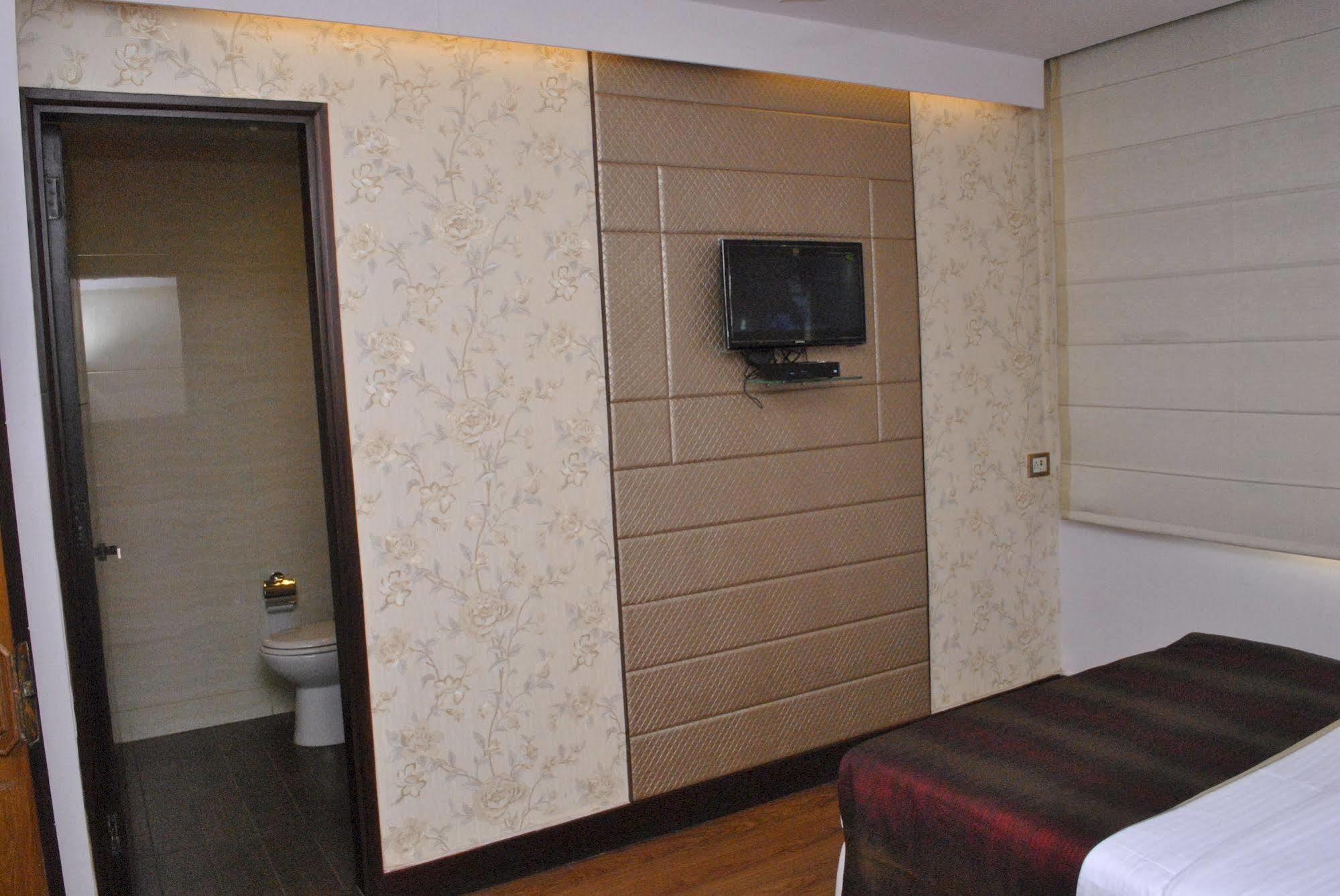 Hotel Jukaso Inn Down Town Yeni Delhi Dış mekan fotoğraf